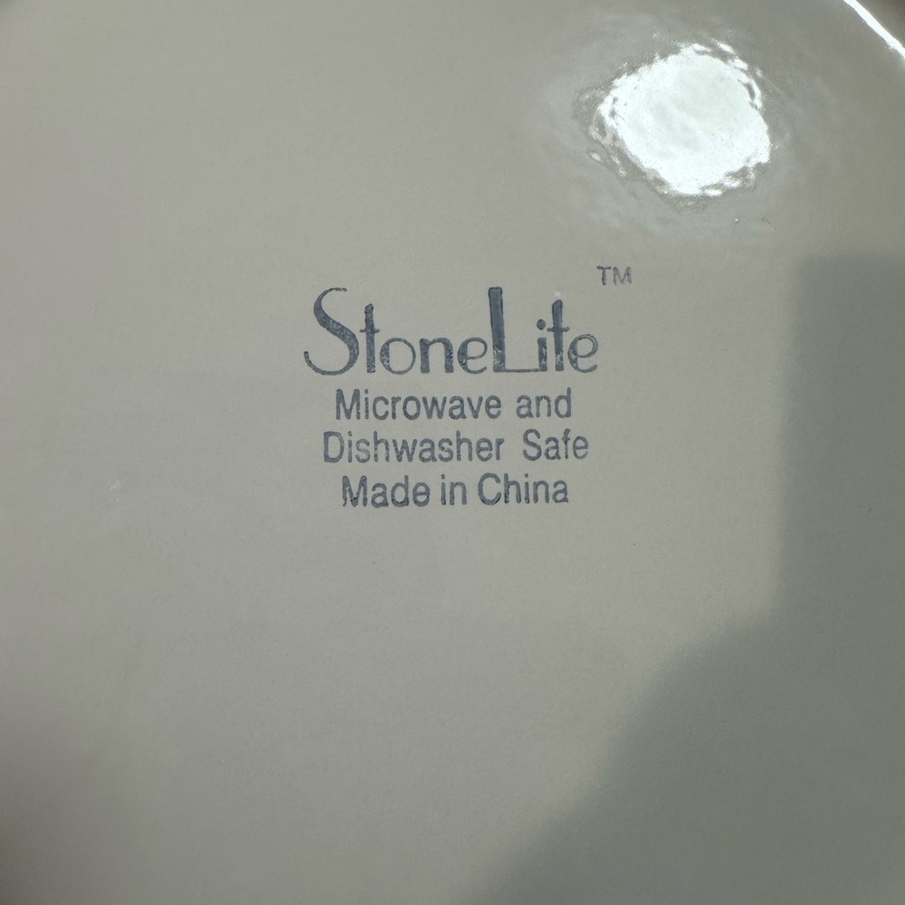 Stonelite 15.5" Ceramic Large Serving Bowl Embossed w/Fruits - Picture 3 of 7
